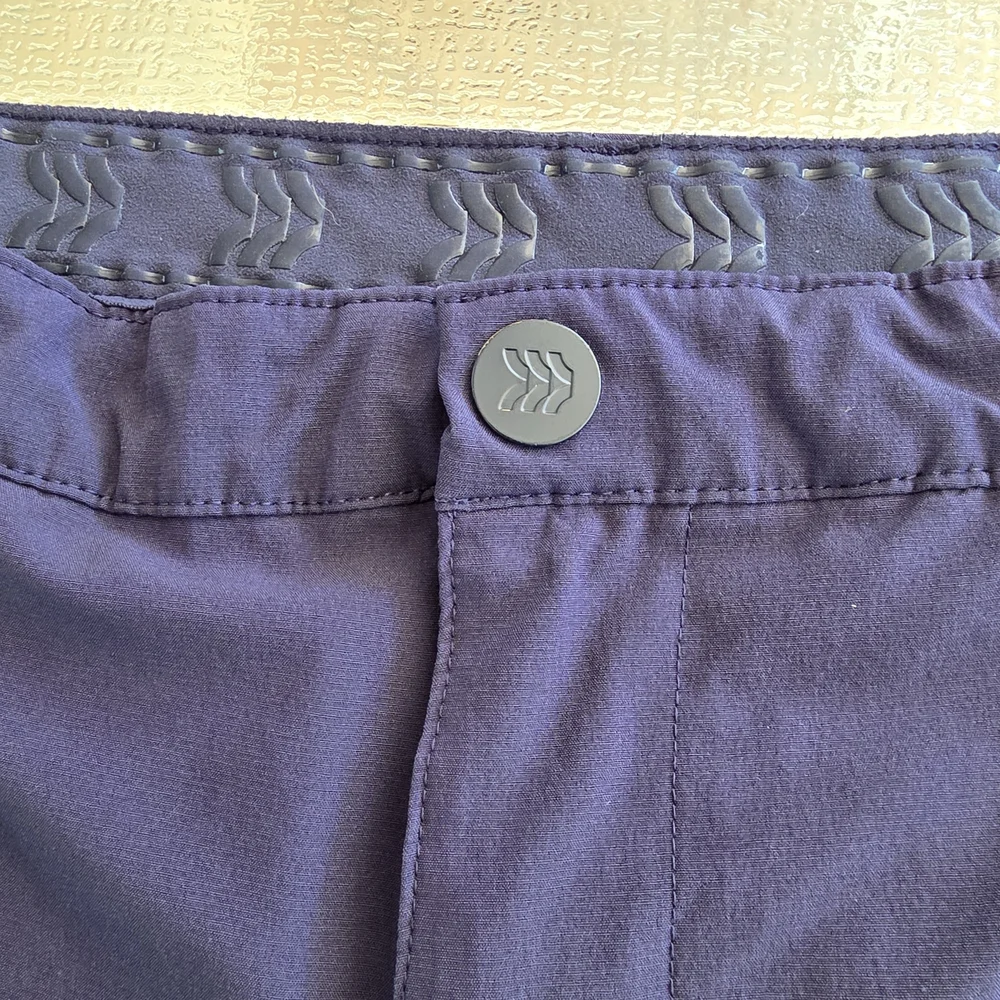 All in Motion Navy Tech Cargo Shorts Outdoor Athleisure Stretch Size 32